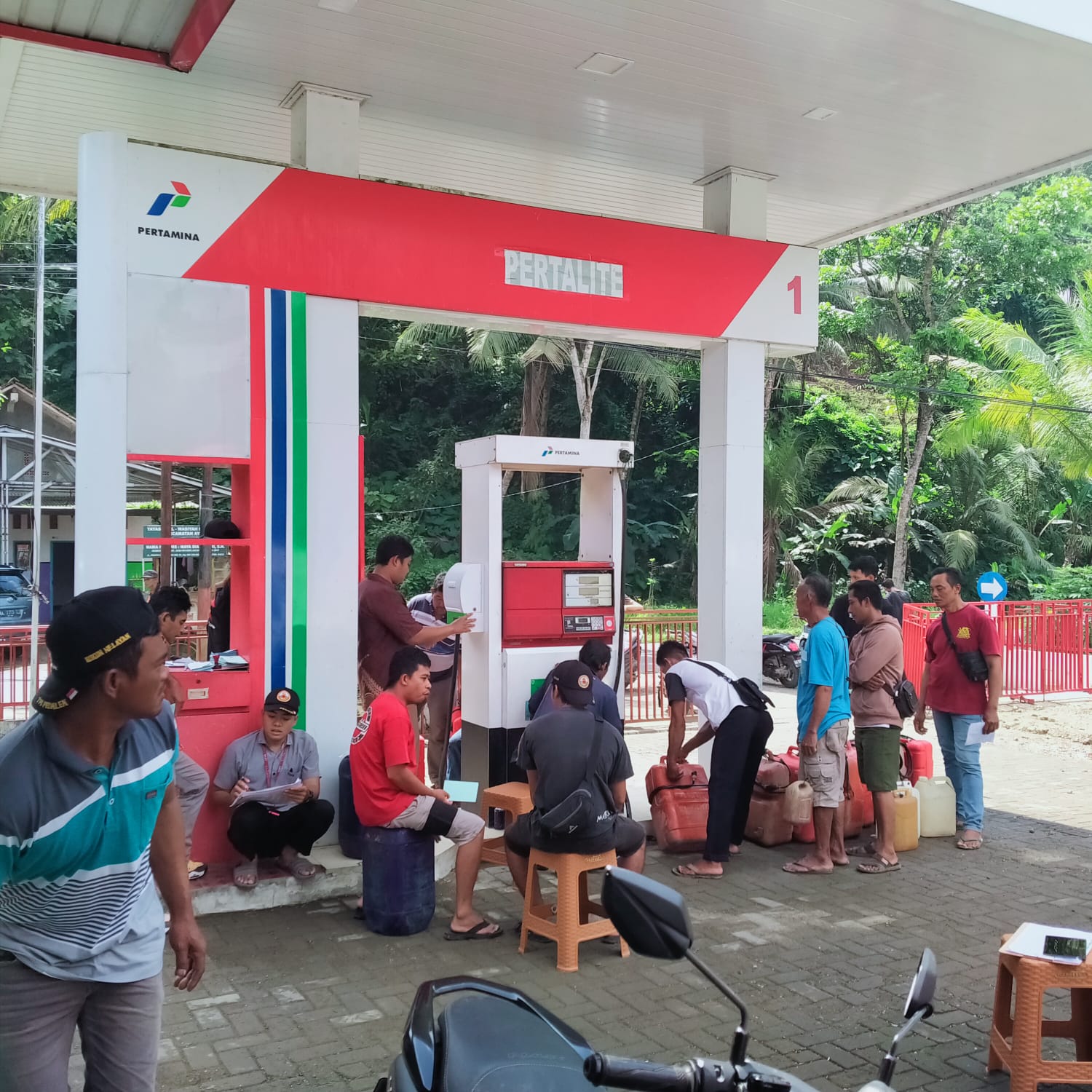 Pemkab Kebumen Beri Subsidi BBM Sebanyak 103 Liter untuk 437 Nelayan