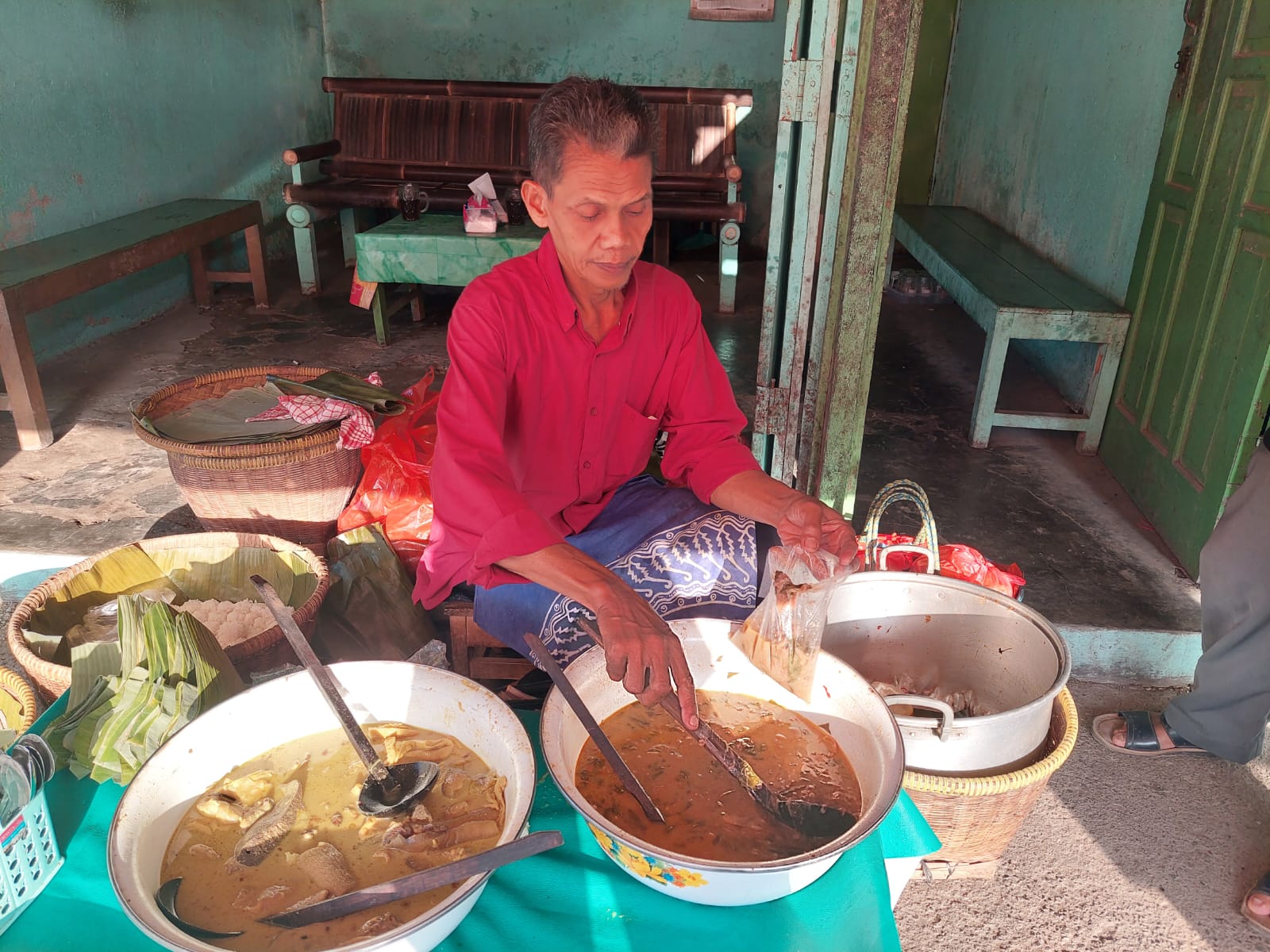 Senangnya Pedagang Nasi dapat Pesanan Pesta Rakyat Bupati Kebumen