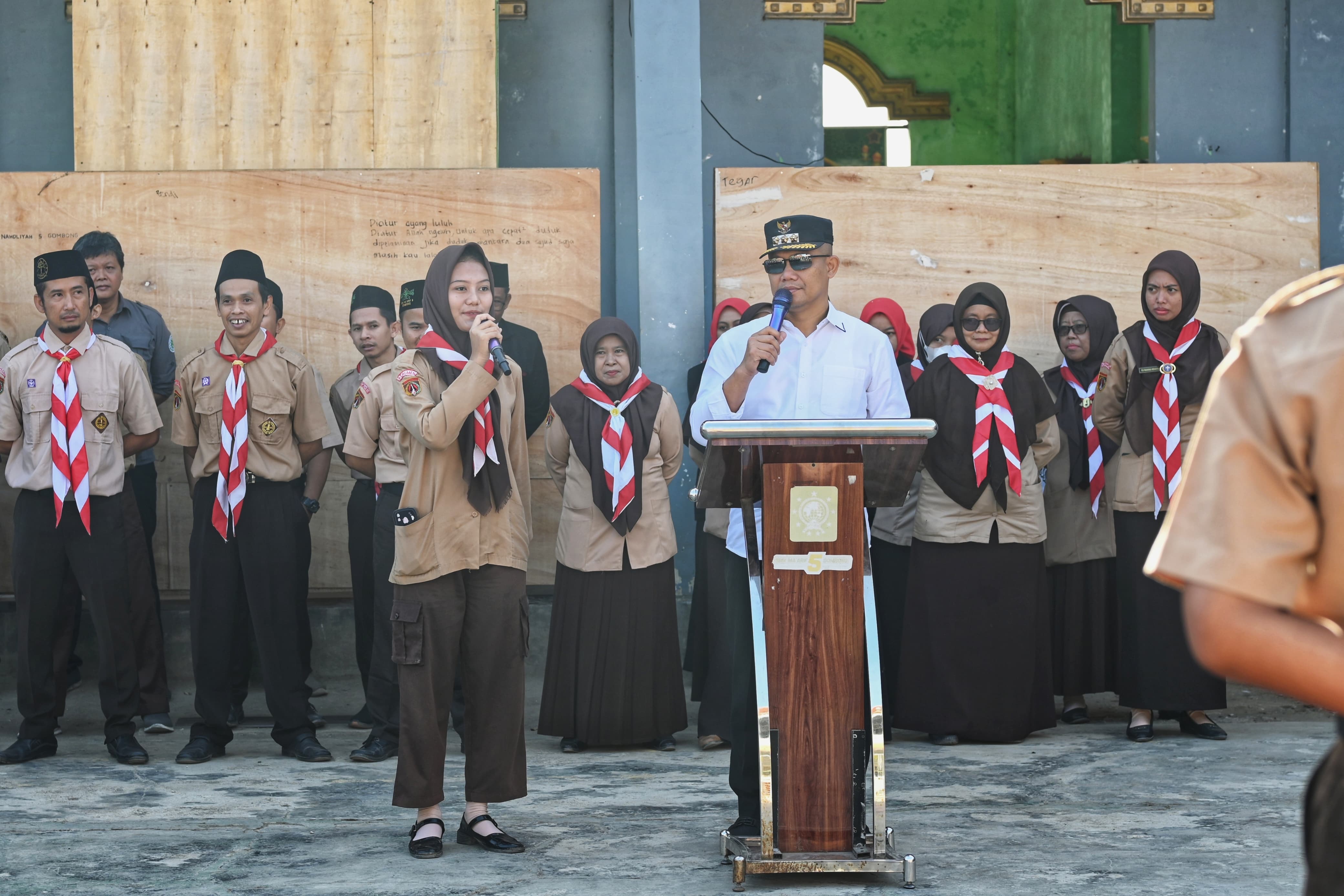 Berani Bertanya ke Bupati , 7 Siswa SMK Ma'arif 5 Gombong dapat Hadiah Naik Pesawat