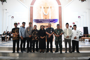 Pastikan Nataru Aman, Bupati Kebumen Pantau Gereja dan Pos Pengamanan